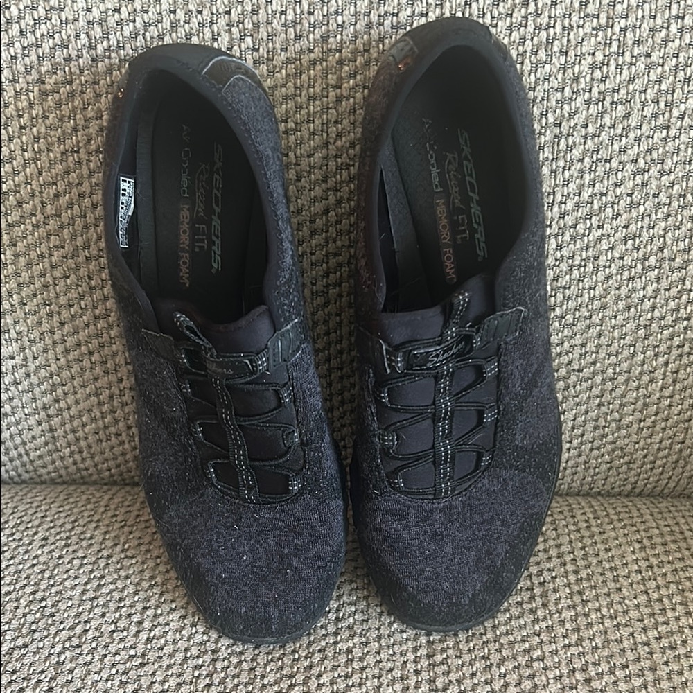 Skechers Black Casual Sneakers Versatile Canvas Design